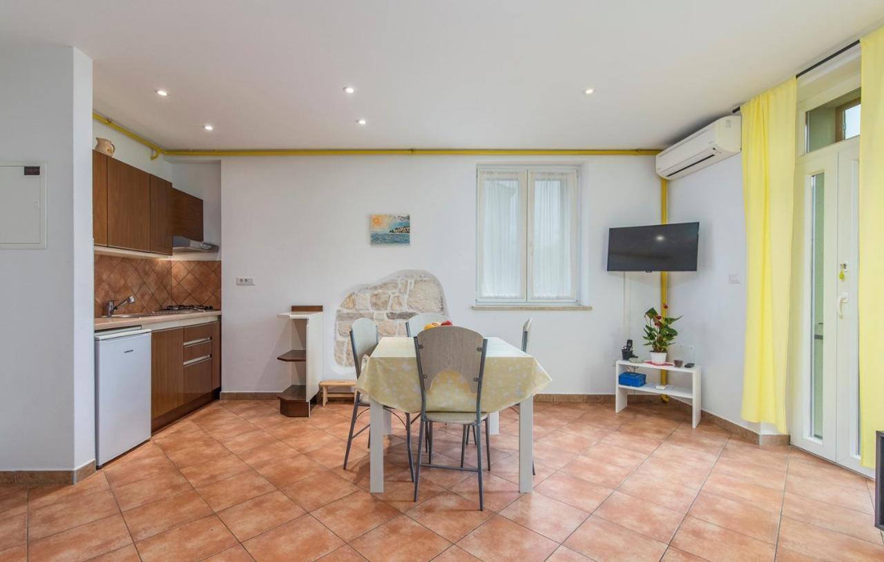 Apartment Complex Iris بوريتش المظهر الخارجي الصورة